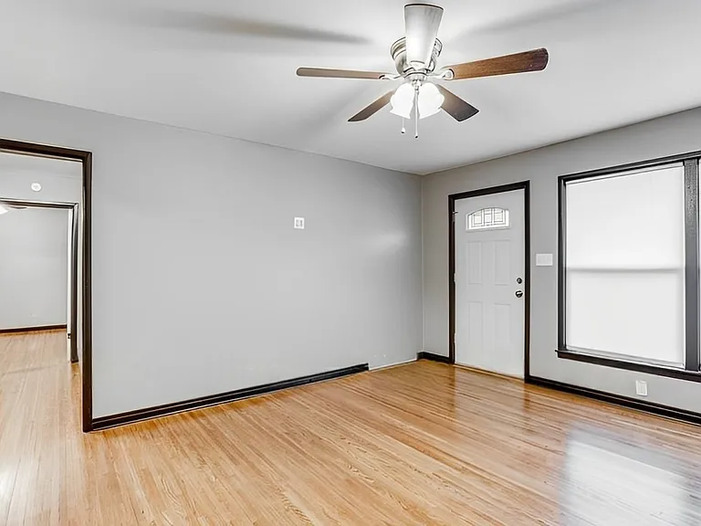 716 S Oliver Ave #716 — Photo 3