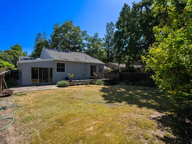 415 Bay Rd — Photo 26