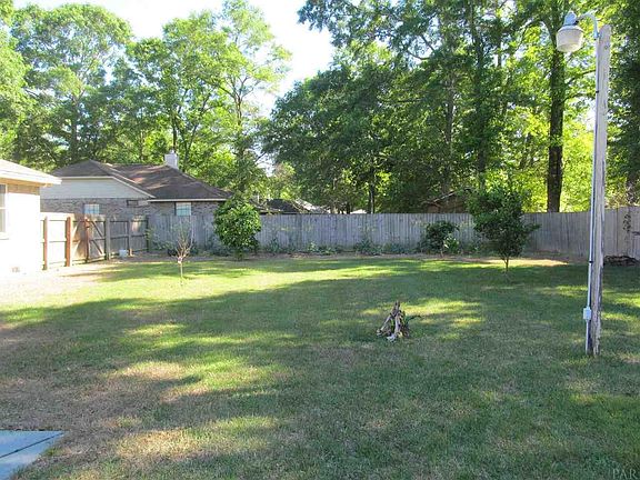 4th image of 887 Maple Woods Cir