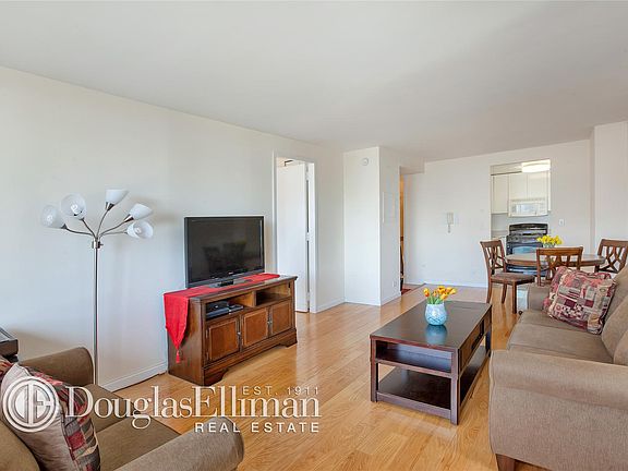 3rd image of 232-236 E 47th St #30B