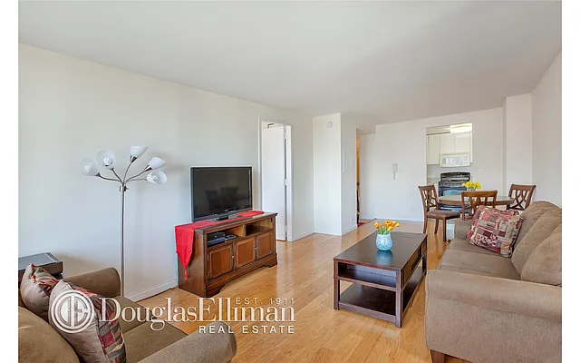 Rented by Douglas Elliman | media 22