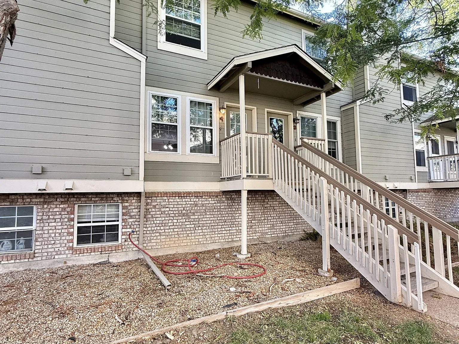 3200 Azalea Dr — Photo 2