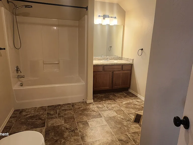 32 W Evergreen Dr — Photo 23