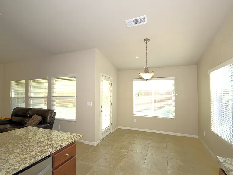 6601 E Saginaw Way — Photo 6