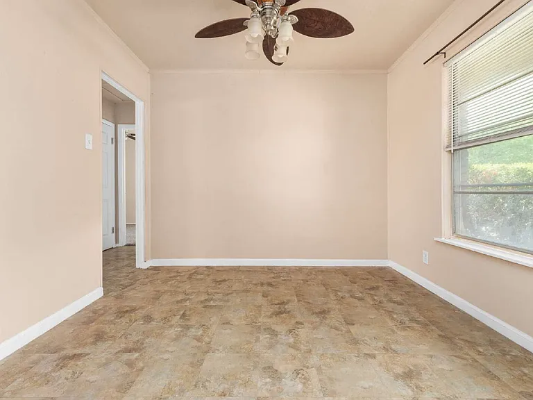 218 E Villaret Blvd — Photo 10
