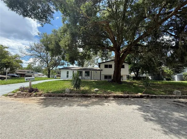 402 Blueberry Ln, Brandon, FL 33510