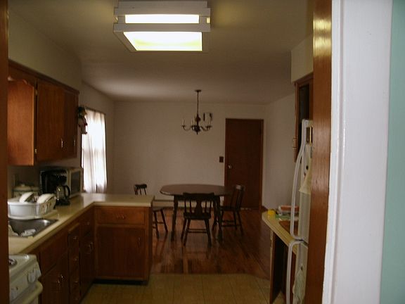 4th image of 19 Linden Pl