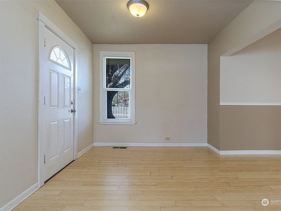 4th image of 225 Coppei Avenue
