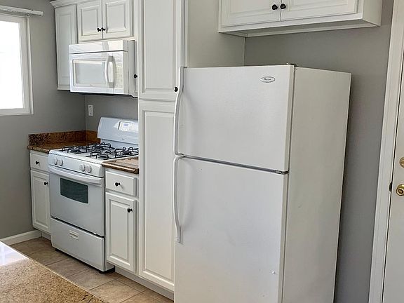 5th image of 1444 Loma Dr APT 1