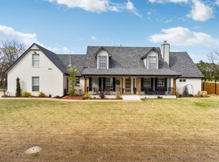 6735 E 25th Pl, Tulsa, OK 74129