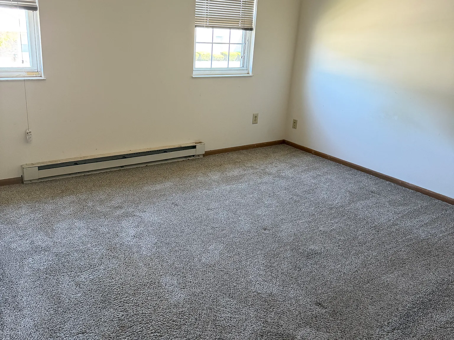 2 bed, 1.5 bath, 1080 sqft, $975 — Photo 2