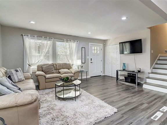 5th image of 3231 Amhurst Dr NW