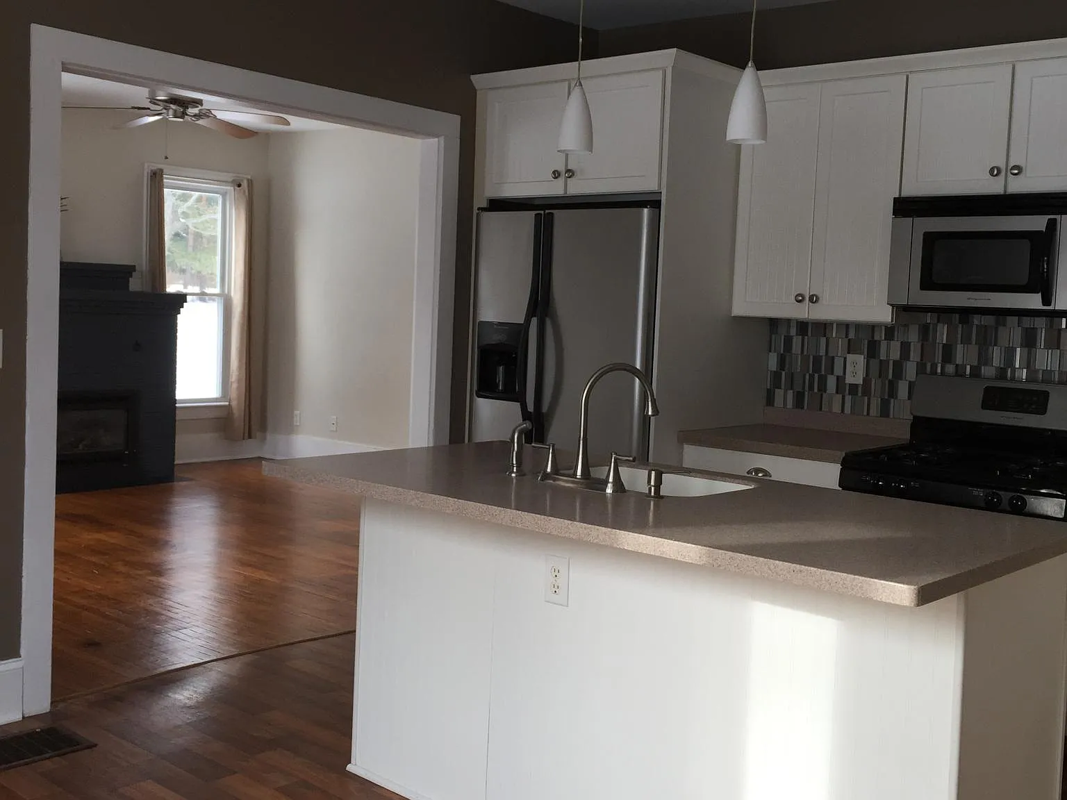 1 bed, 1200 sqft, $1,500 — Photo 1
