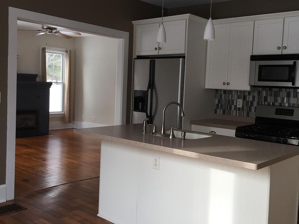 Kitchen with Large Island and Dishwasher