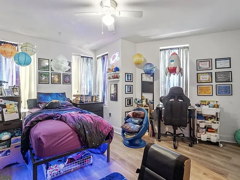 4136 Mantua Ave — Photo 4