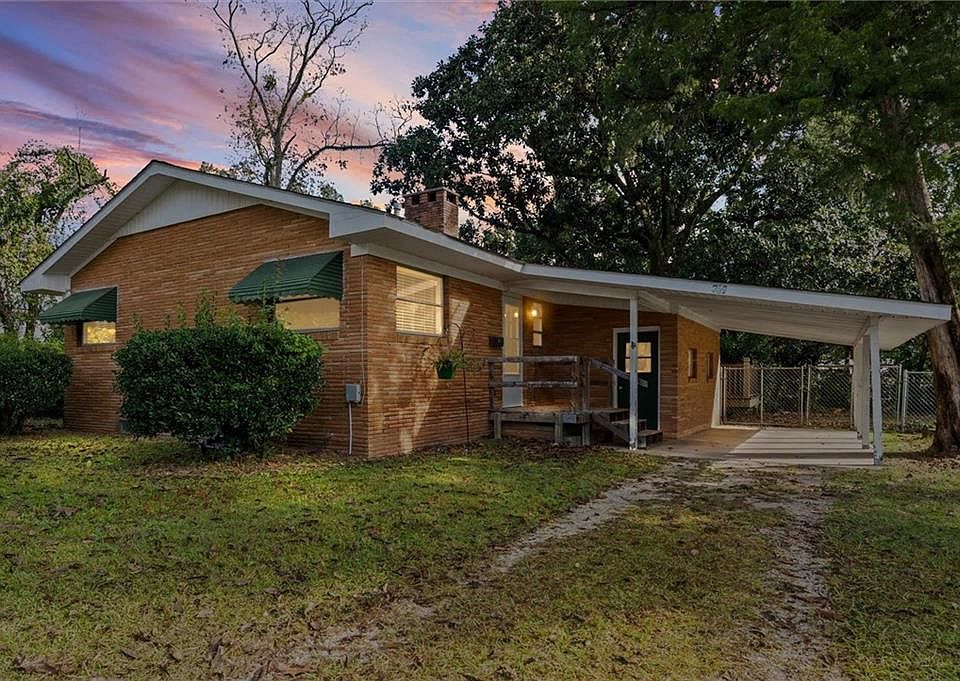 1st image of 359 Wisteria St