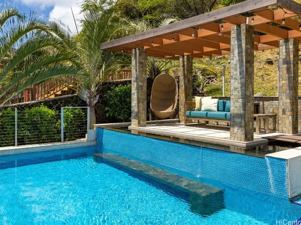 1090 Kahului St, Honolulu, HI 96825