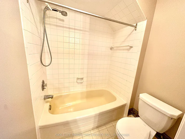 8 Blue Grass Dr — Photo 32