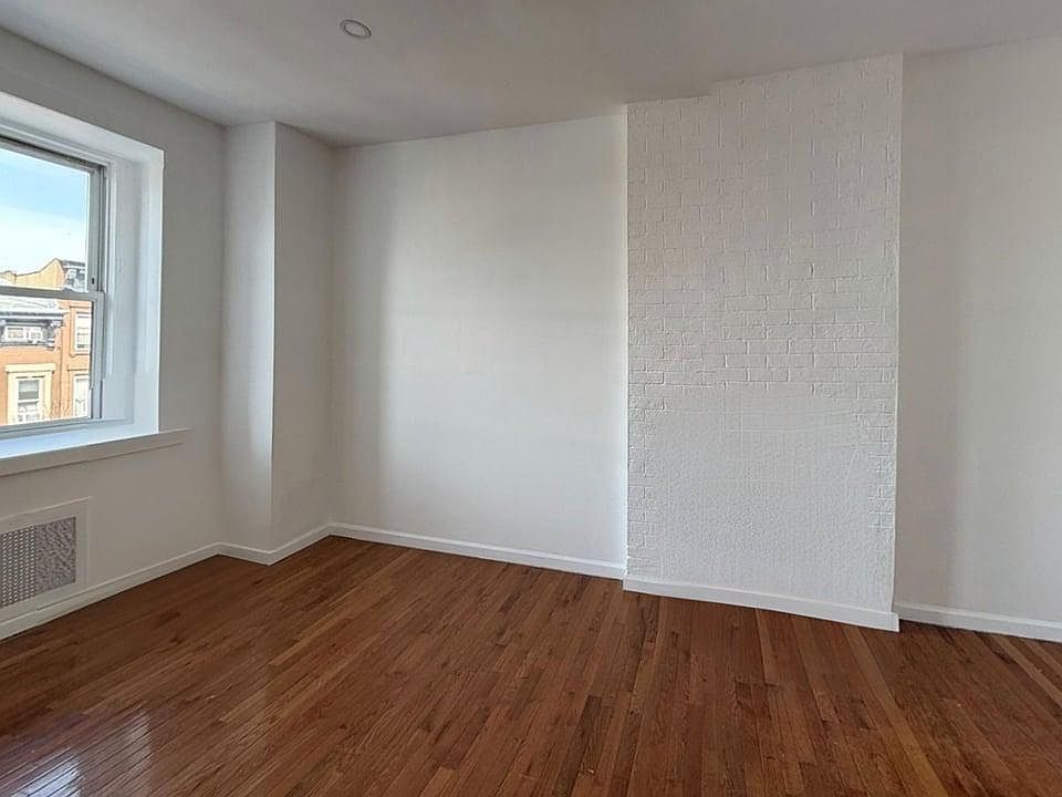 1st image of 468 Putnam Ave #3