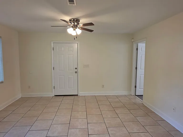 1127 Sheppard Pl — Photo 5