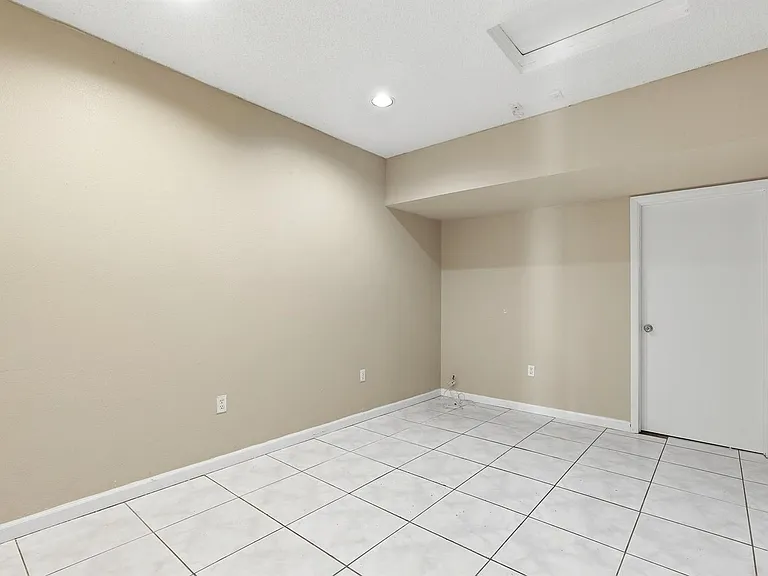 9312 NW 54th St — Photo 15