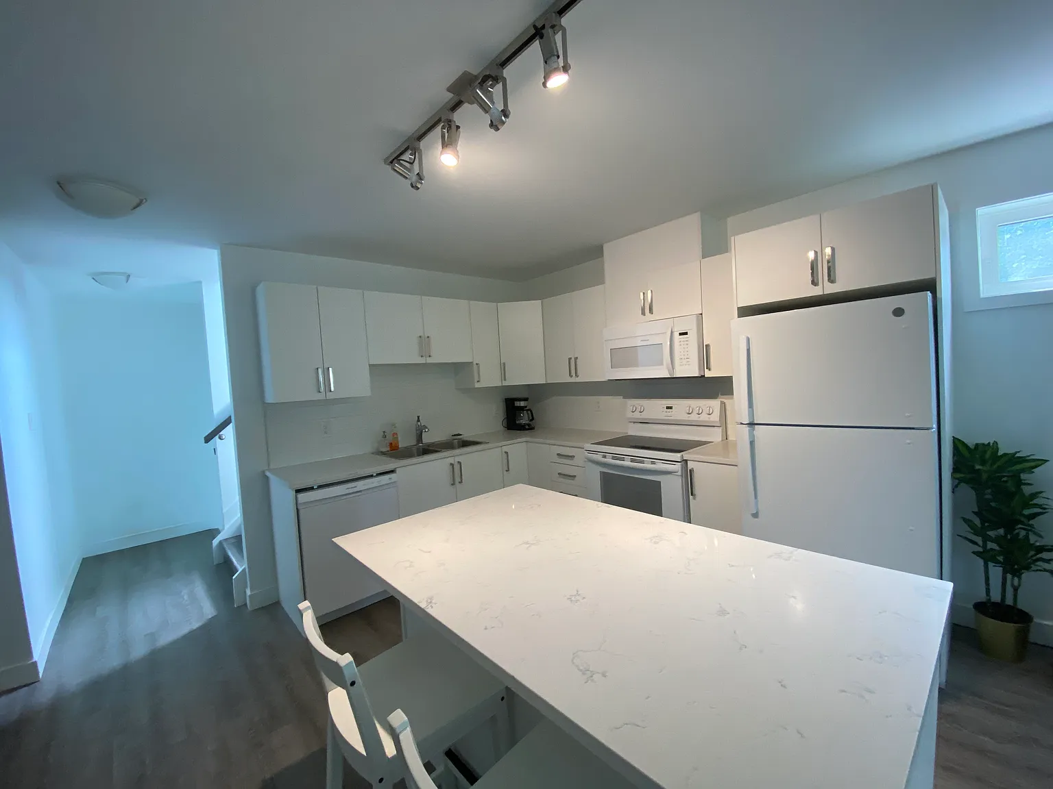 Basement Unit C 1018 Maitland Avenue — Photo 1