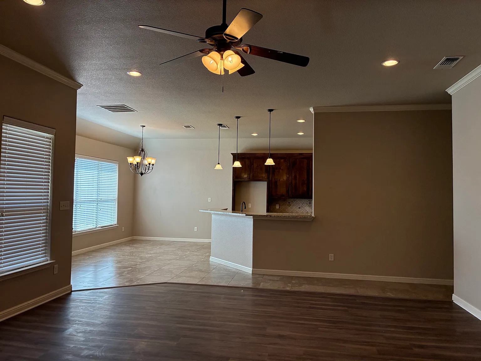 4 bed, 1958 sqft, $2,400 — Photo 3