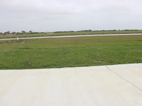 2924 Hammock Ct, Palacios, TX 77465