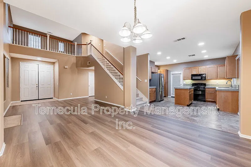 4 bed, 3.0 bath, 2096 sqft, $3,295 — Photo 4