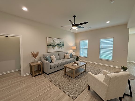 2nd image of 118 Dutchman Dr