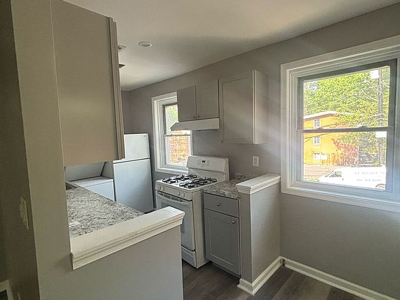 3rd image of 8306 Roanoke Ave APT 1