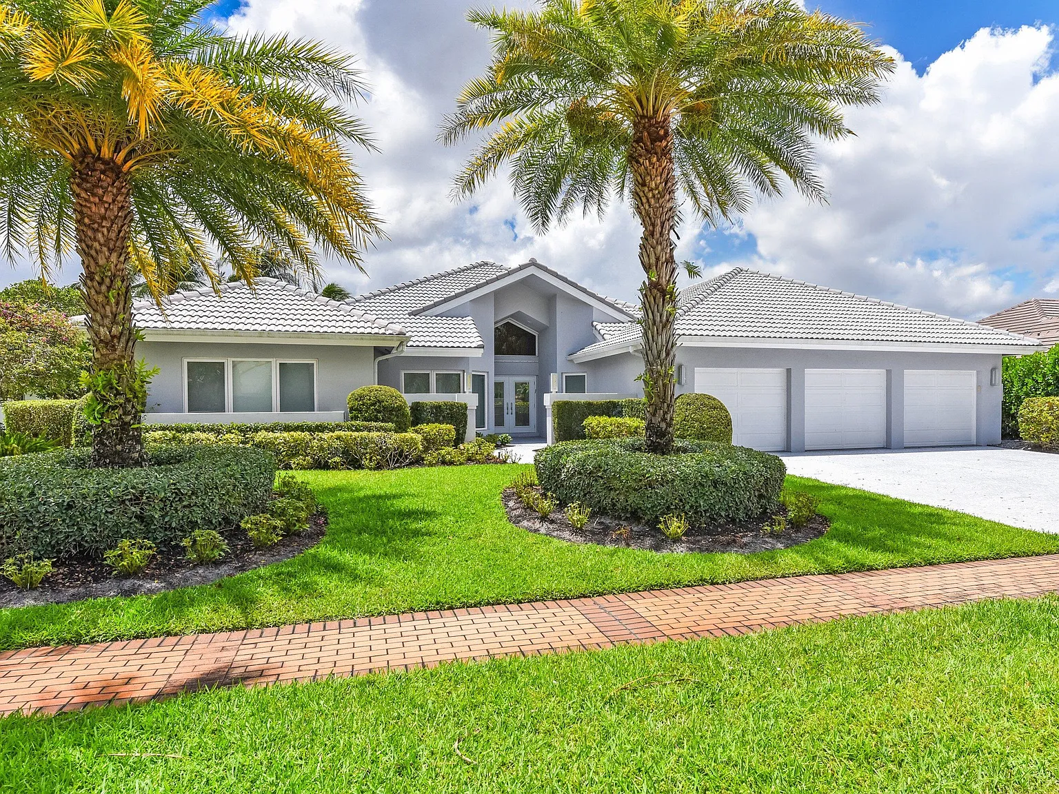 5 bed, 5.0 bath, 3337 sqft, $32,000 — Photo 2