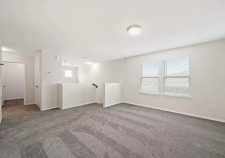 128 Bennington Dr — Photo 16