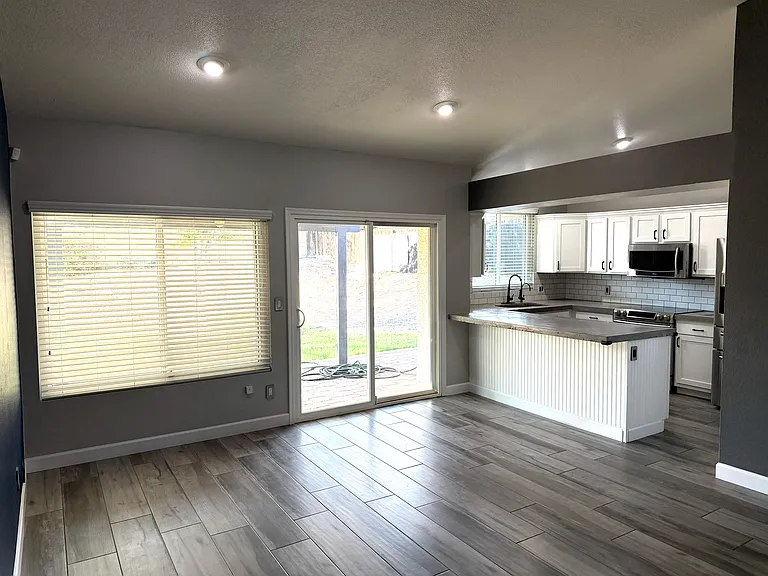 1256 E Utopia Rd — Photo 5