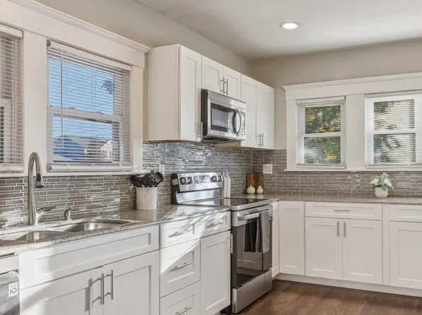 1502 Bay St, Springfield, MA 01109