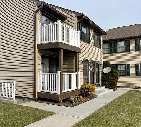 2nd image of 40 Prospect St Unit 15