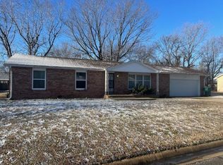 614 Cherokee Ave, Parsons, KS 67357