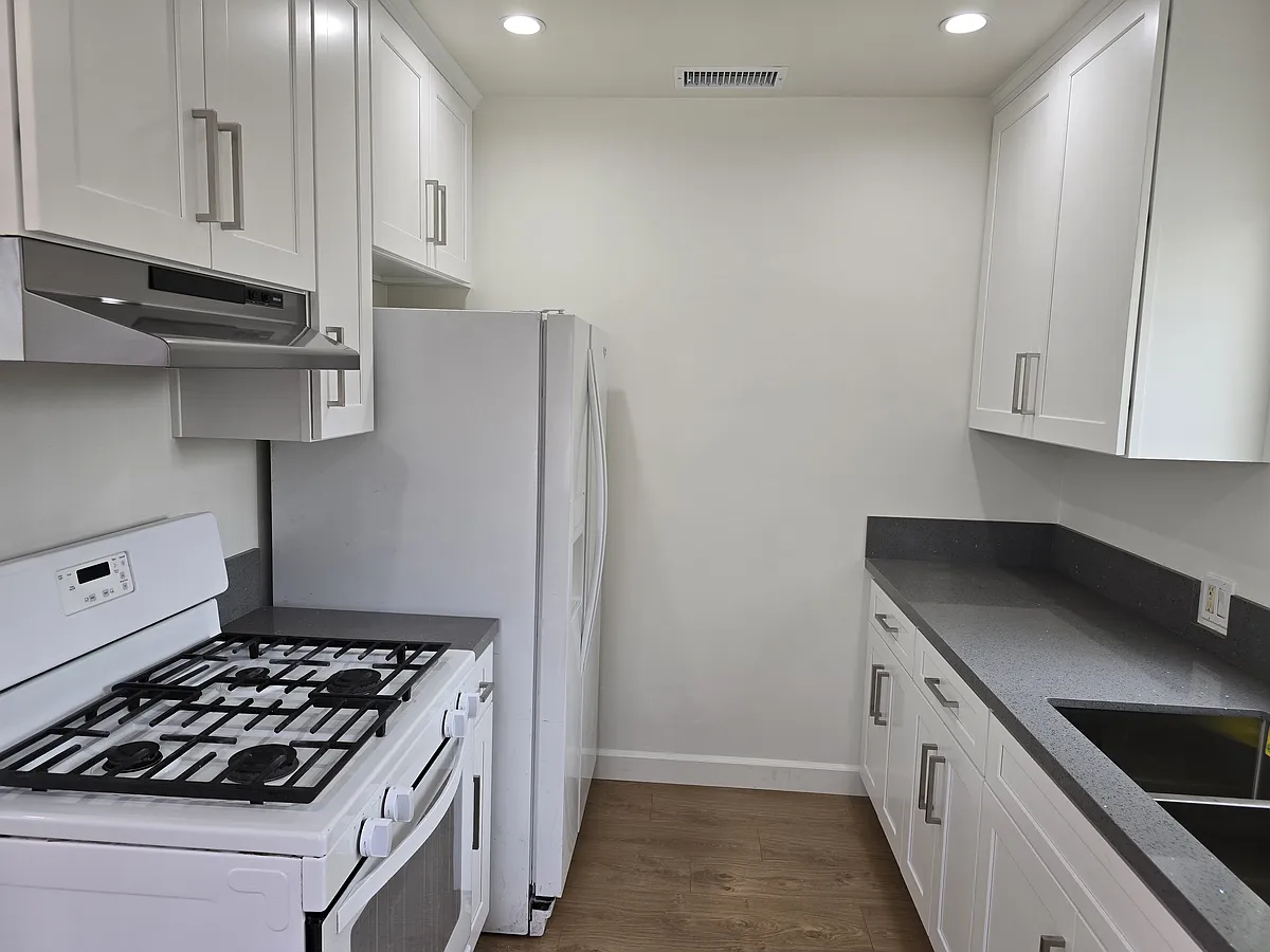Building Photo - 415 Fischer St #F
