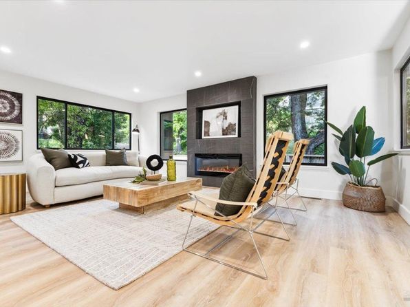 1318 Crofton Ct, Healdsburg, CA 95448