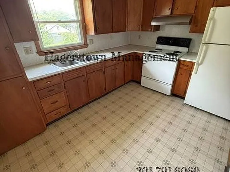 807-811 Linwood Rd — Photo 9