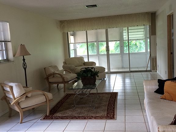 3rd image of 853 Meadowlark Ln