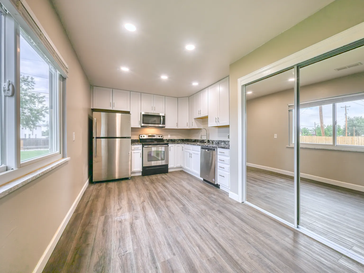 3 bed, 1.5 bath, 1304 sqft, $2,750 — Photo 3