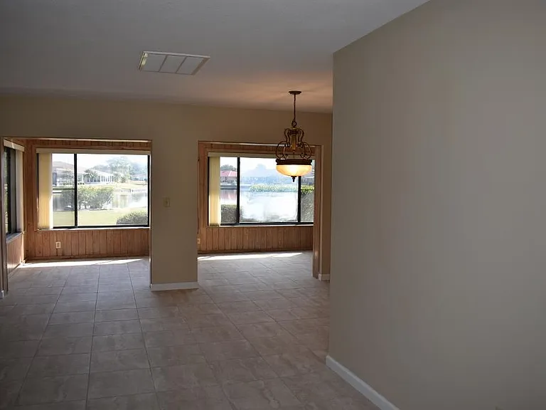 102 Wintersong Ln — Photo 5