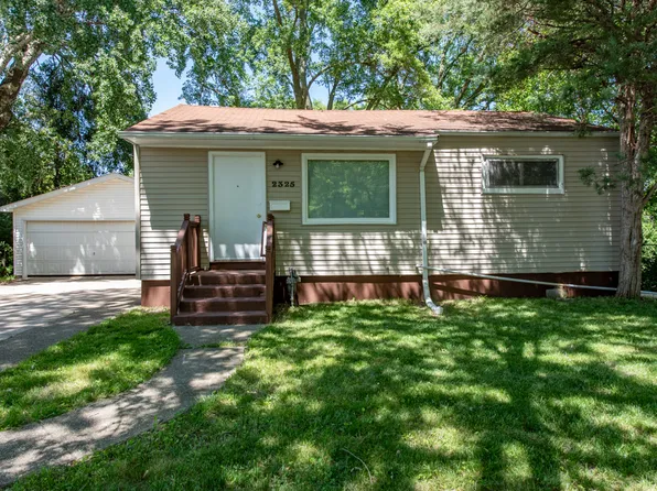 2325 Seminole Rd, Waukegan, IL 60087
