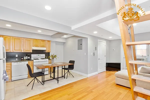 Sold by Royal House Realty, Inc. | media 23