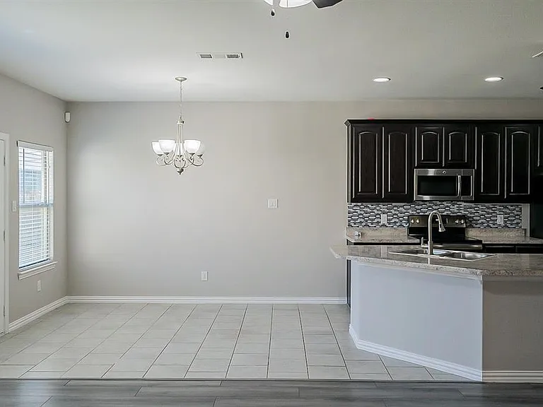 312 Emerald Creek Dr — Photo 3