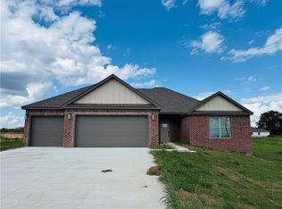 2550 Peterson Rd, Gentry, AR 72734