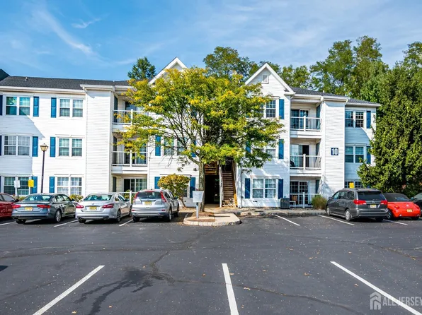 1037 Waterford Dr, Edison, NJ 08817