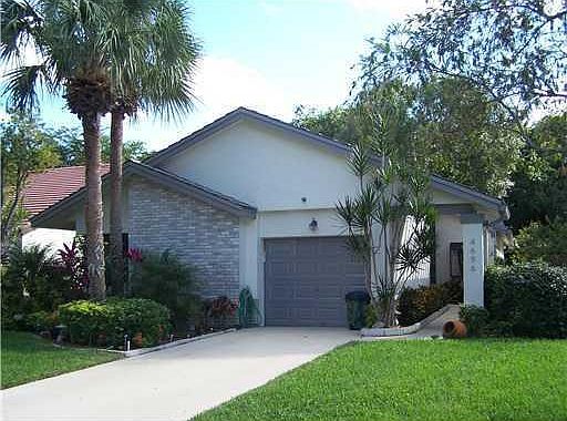 1st image of 4696 Boxwood Cir