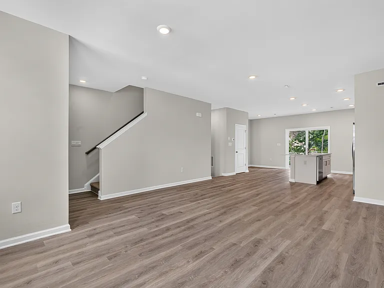149 Essex Dr — Photo 16